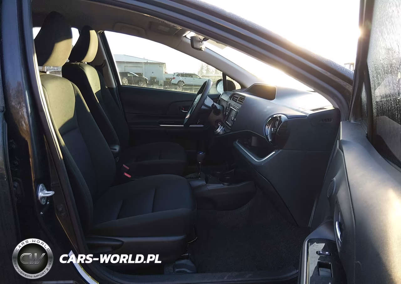 2017 Toyota Prius C Two VIN:JTDKDTB36H1596078 - 18