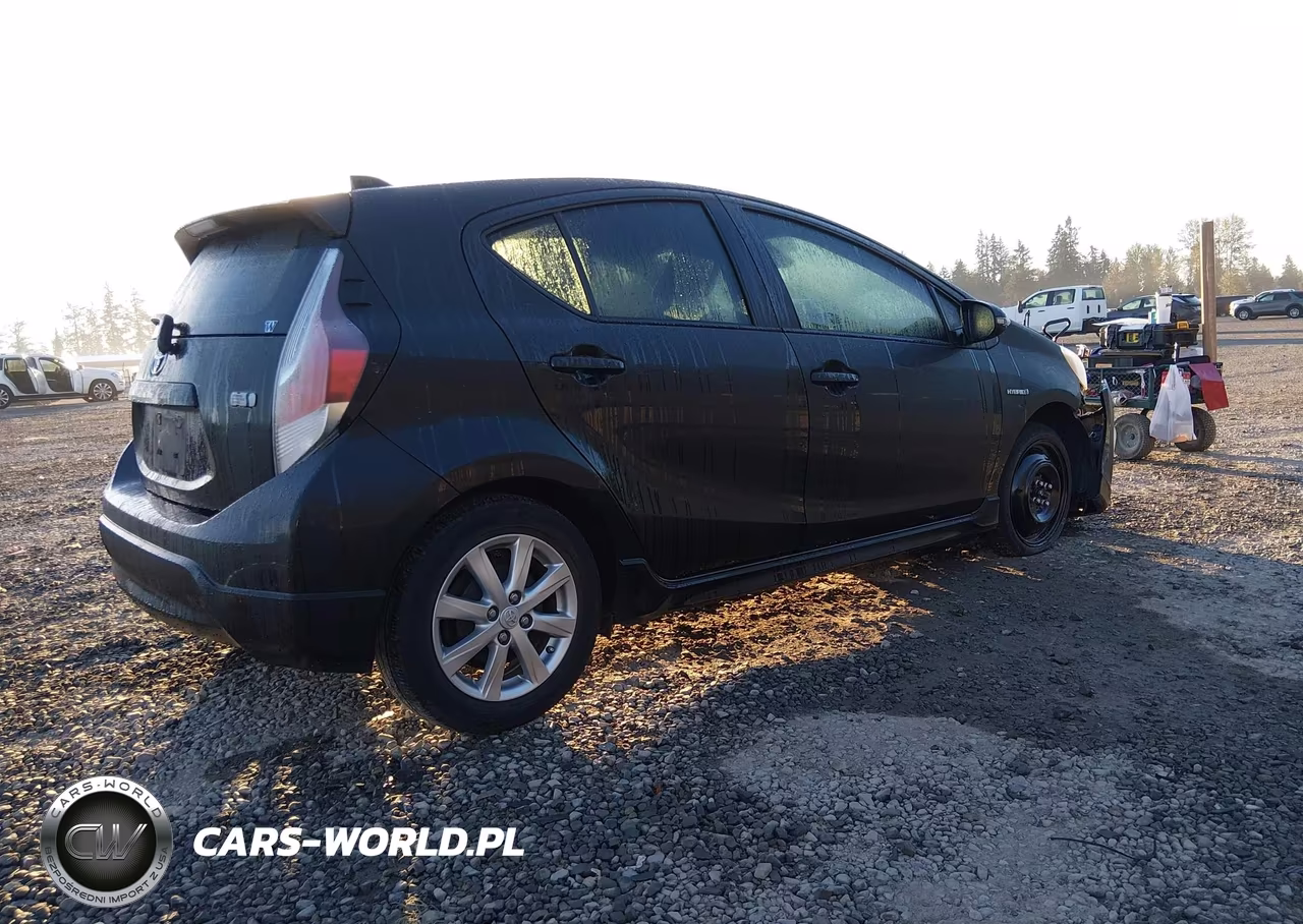 2017 Toyota Prius C Two VIN:JTDKDTB36H1596078 - 4
