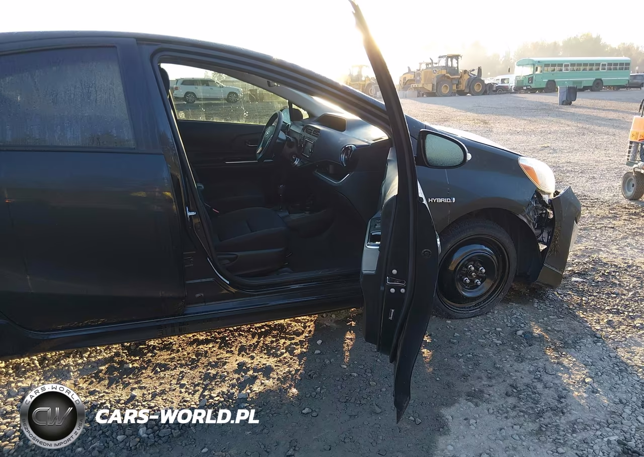2017 Toyota Prius C Two VIN:JTDKDTB36H1596078 - 5