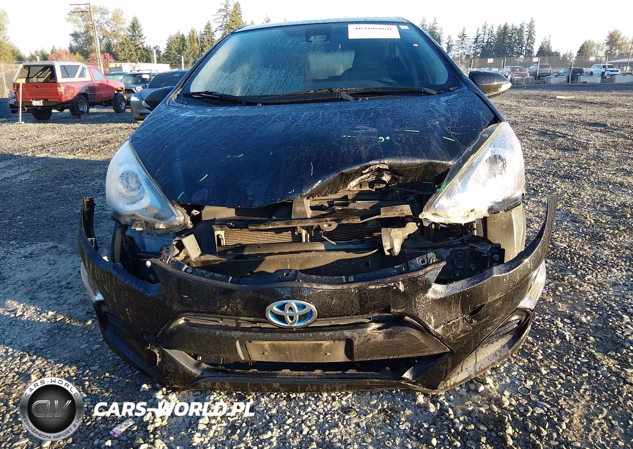 2017 Toyota Prius C Two VIN:JTDKDTB36H1596078 - 6