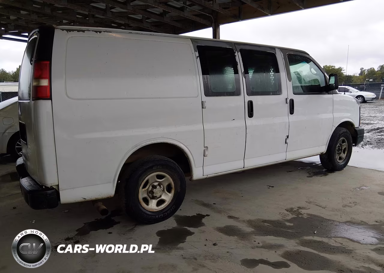 2008 Chevrolet Express Work Van VIN:1GCFG15X881118286 - 4