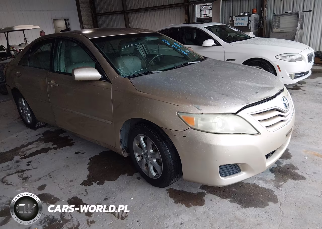 2011 Toyota Camry Le – zdjęcie 1 z 16