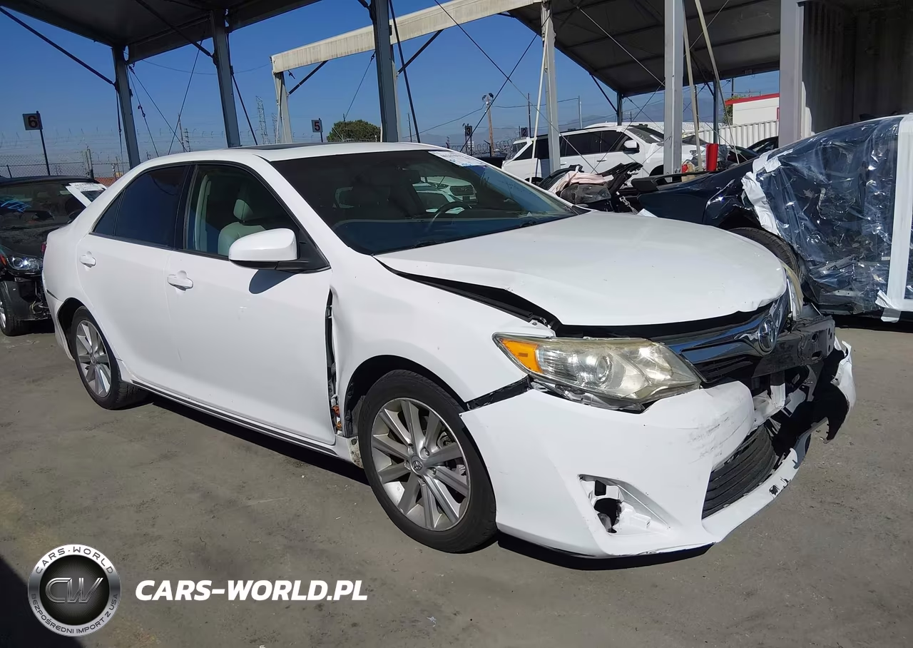 2014 Toyota Camry Hybrid Xle