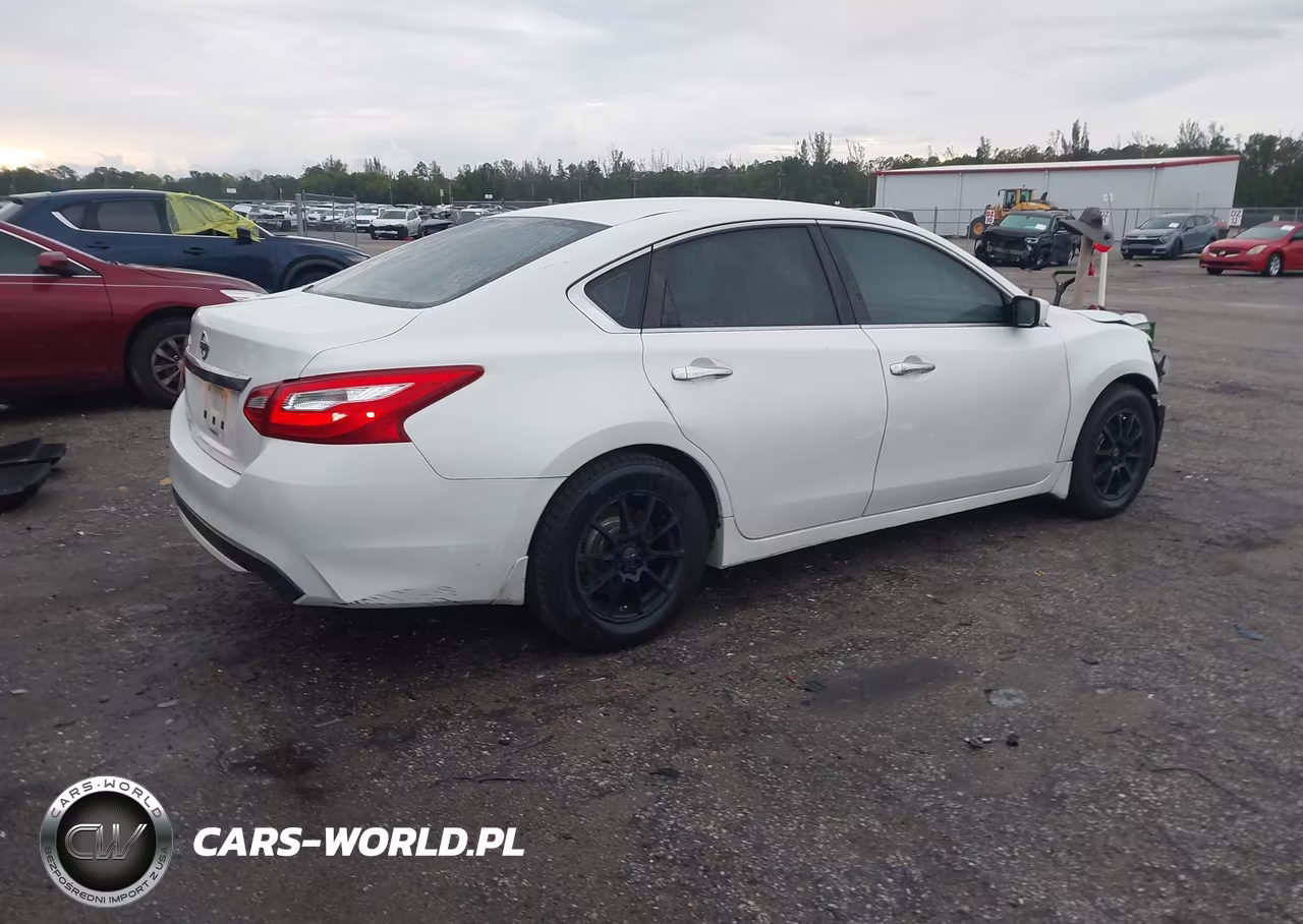 2017 Nissan Altima 2.5 S VIN:1N4AL3AP8HN319563 - 4