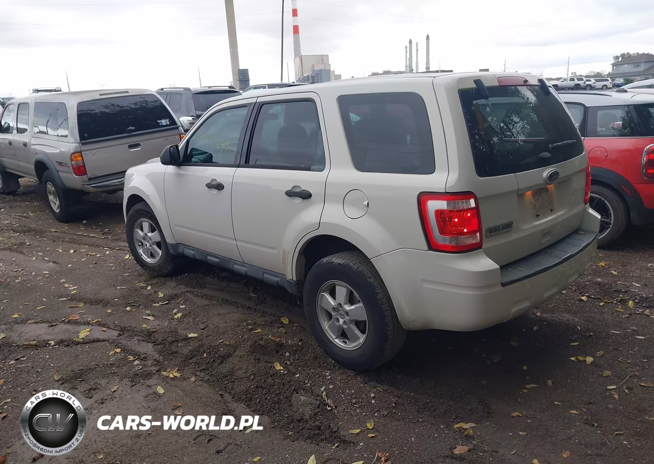 2011 Ford Escape Xls VIN:1FMCU0C77BKB25476 - 3