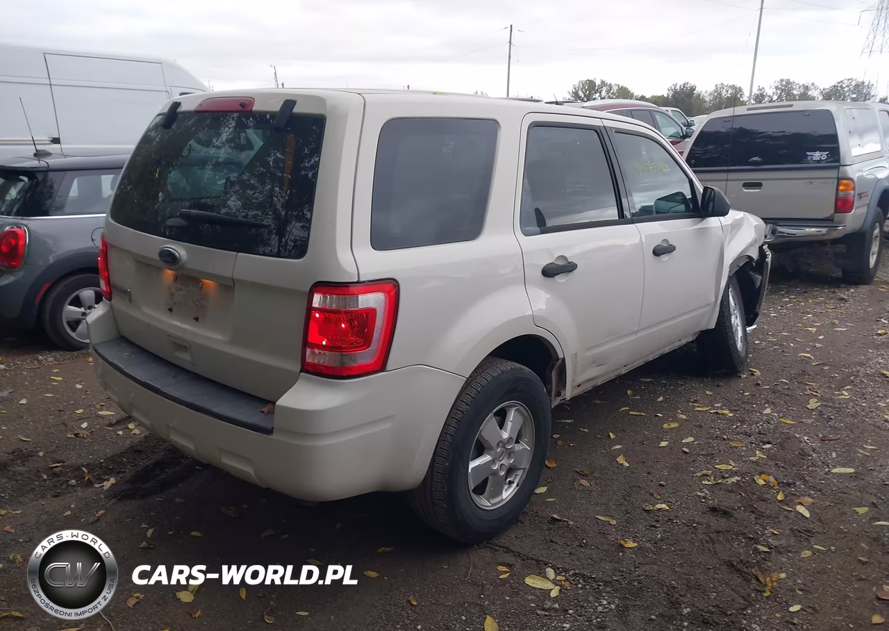 2011 Ford Escape Xls VIN:1FMCU0C77BKB25476 - 4