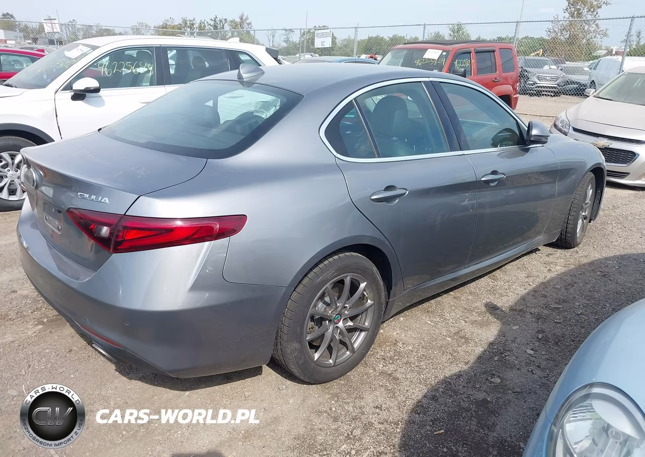 2018 Alfa Romeo Giulia Awd VIN:ZARFAEDN5J7567328 - 4