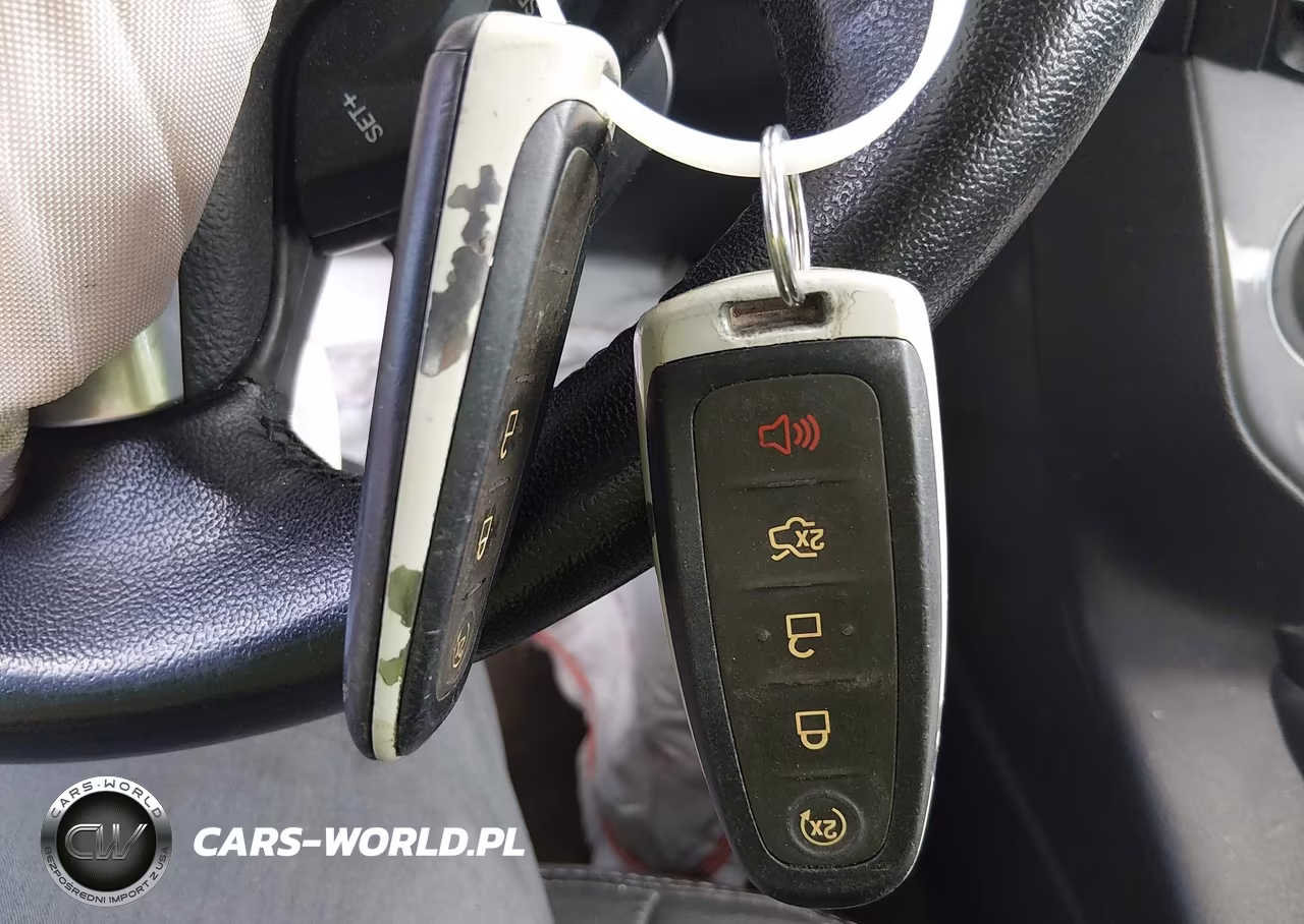 2013 Ford Focus Titanium VIN:1FADP3J22DL215551 - 11