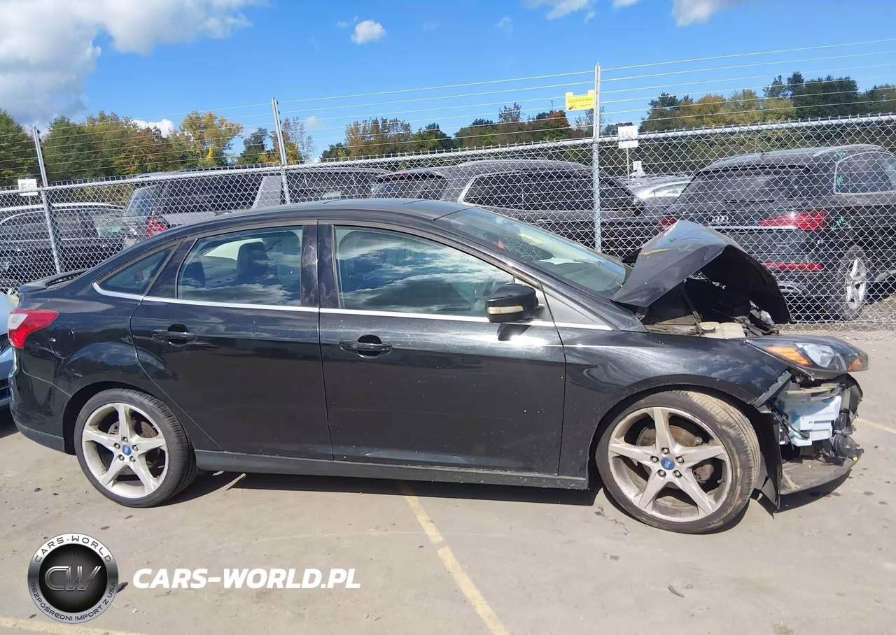 2013 Ford Focus Titanium VIN:1FADP3J22DL215551 - 14