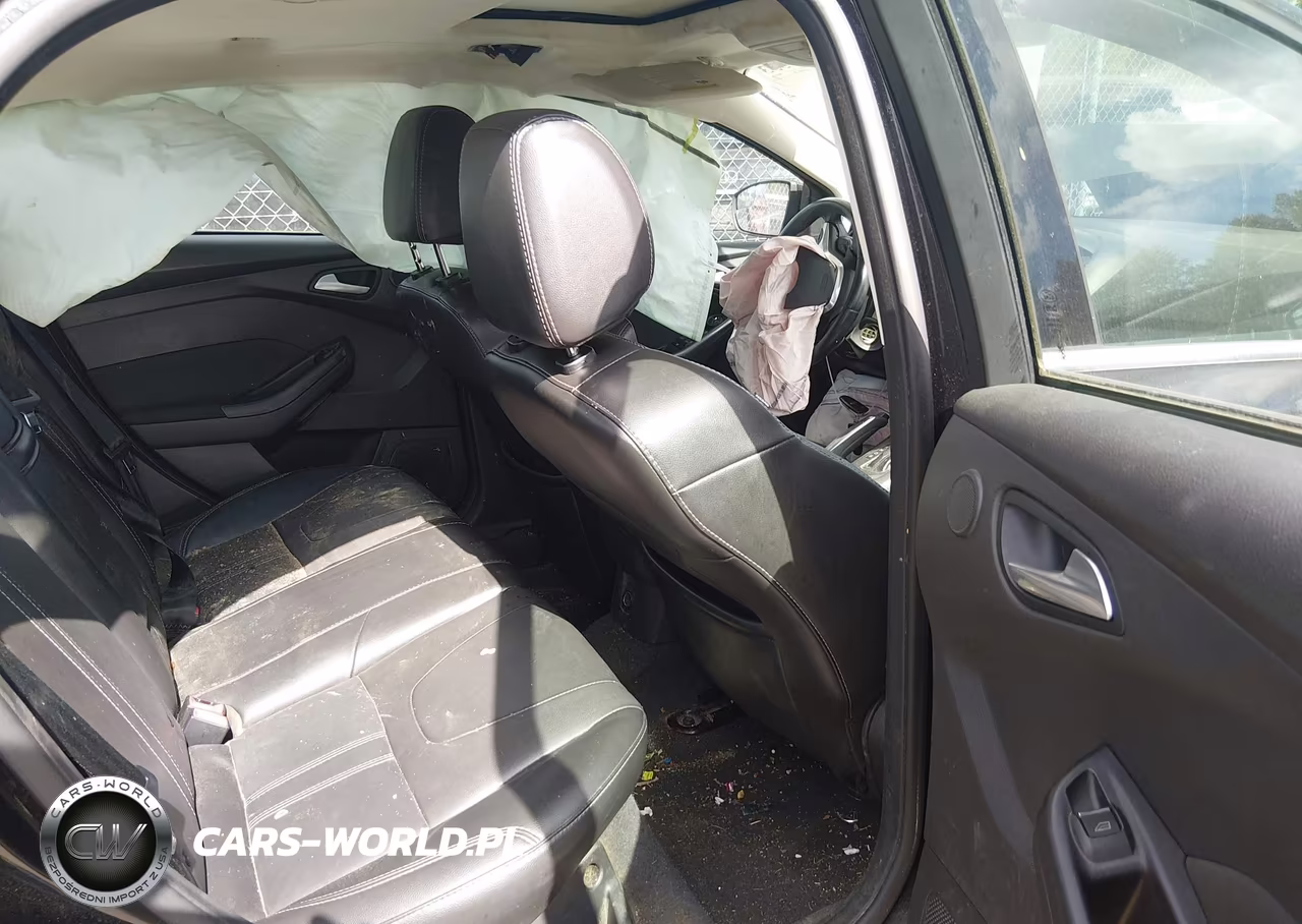 2013 Ford Focus Titanium VIN:1FADP3J22DL215551 - 8