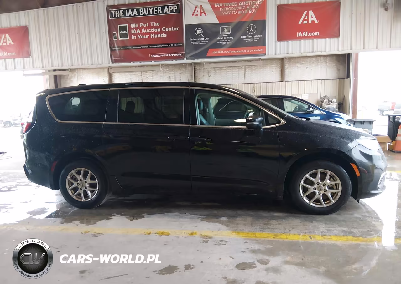 2024 Chrysler Pacifica Touring L VIN:2C4RC1BG0RR187077 - 13