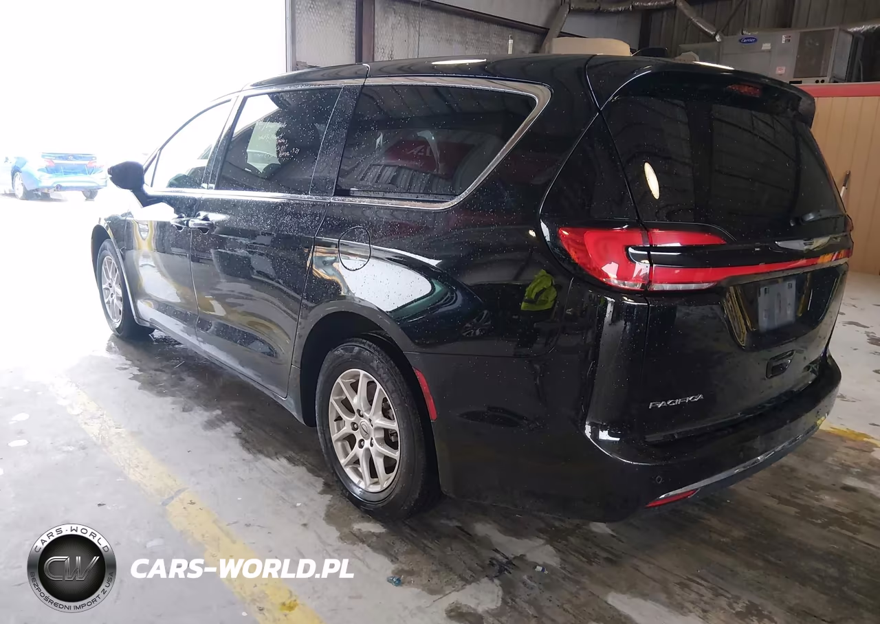 2024 Chrysler Pacifica Touring L VIN:2C4RC1BG0RR187077 - 3