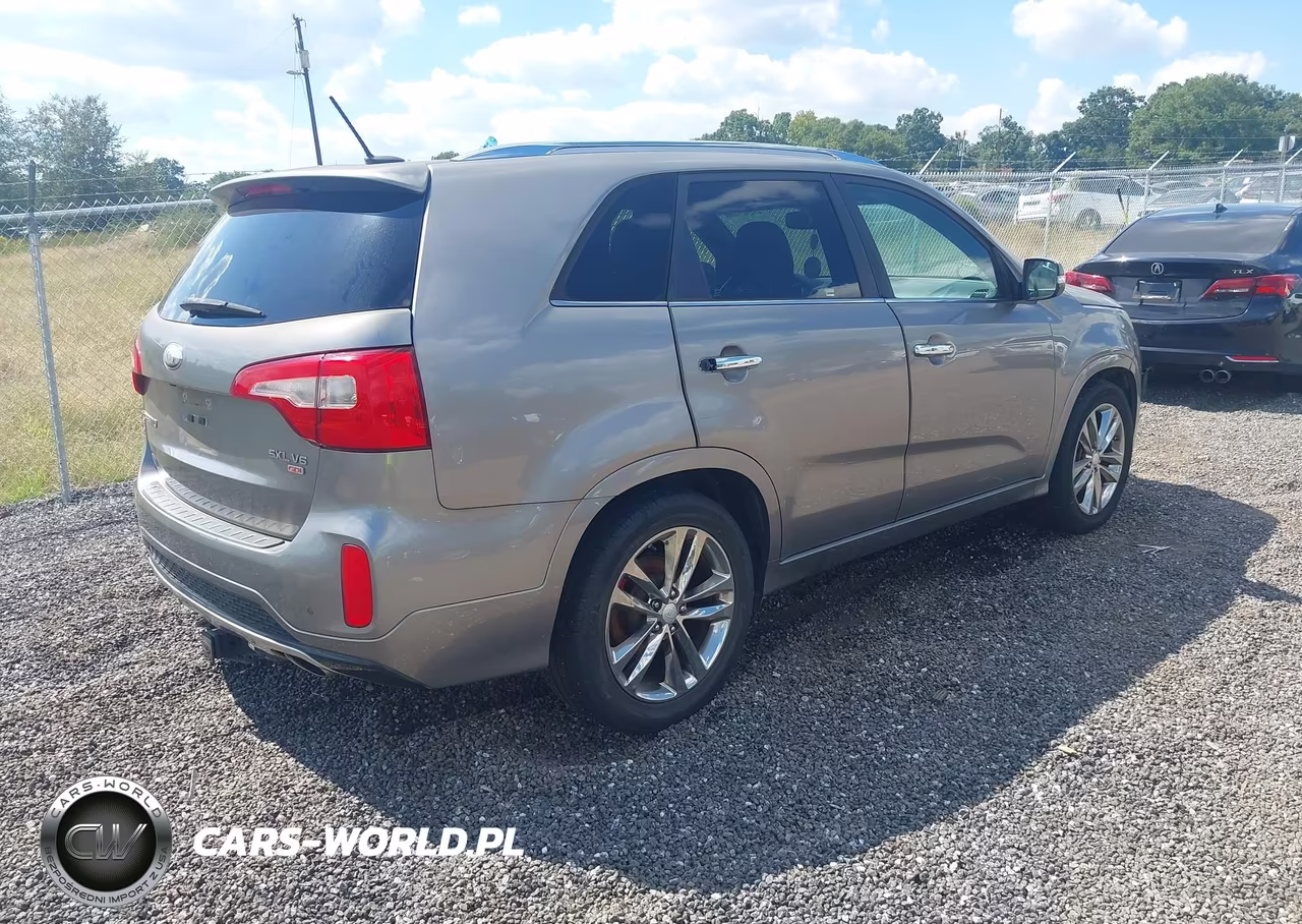 2014 Kia Sorento Limited V6 VIN:5XYKW4A75EG463408 - 4