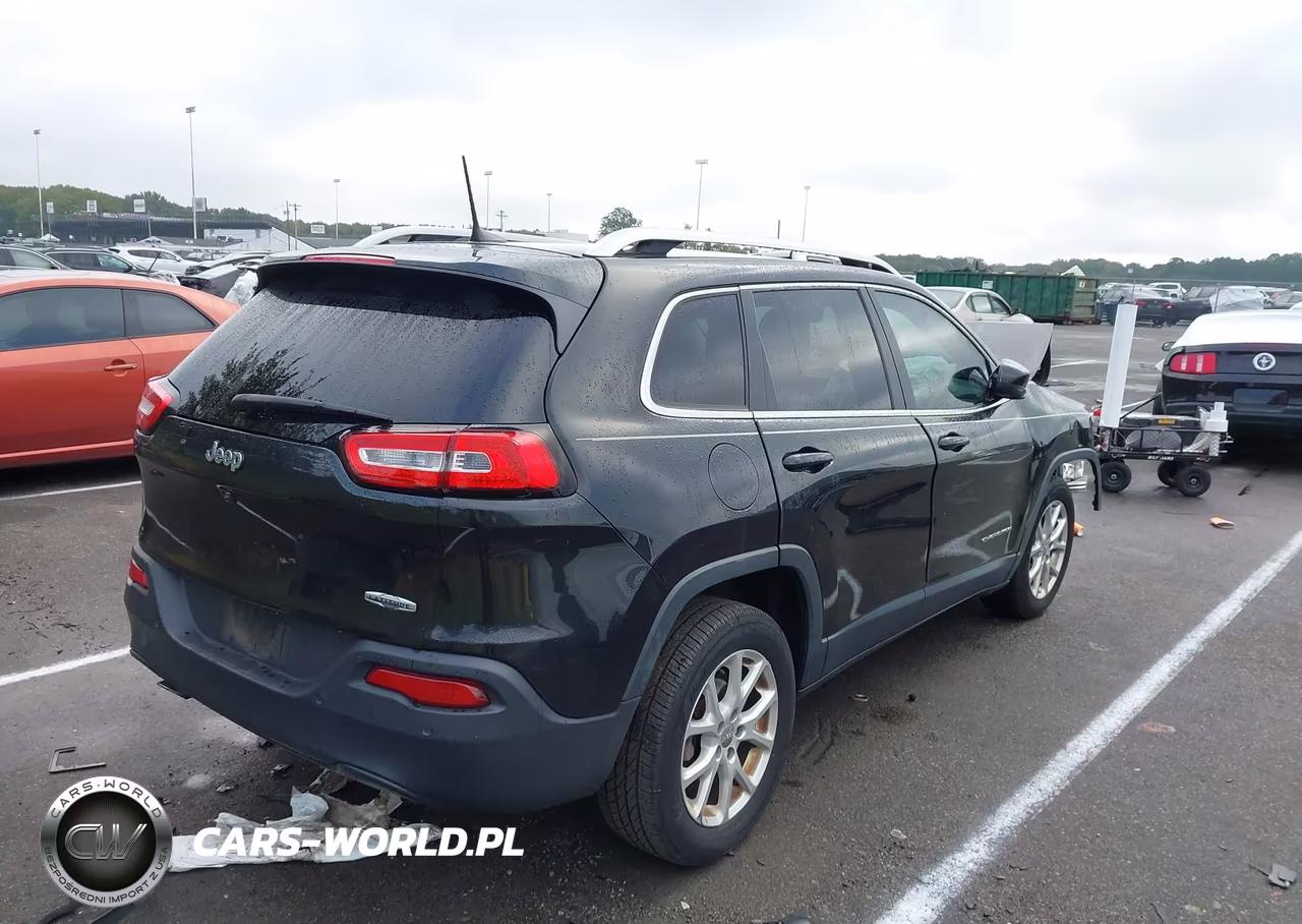 2016 Jeep Cherokee Latitude VIN:1C4PJLCB2GW230768 - 4