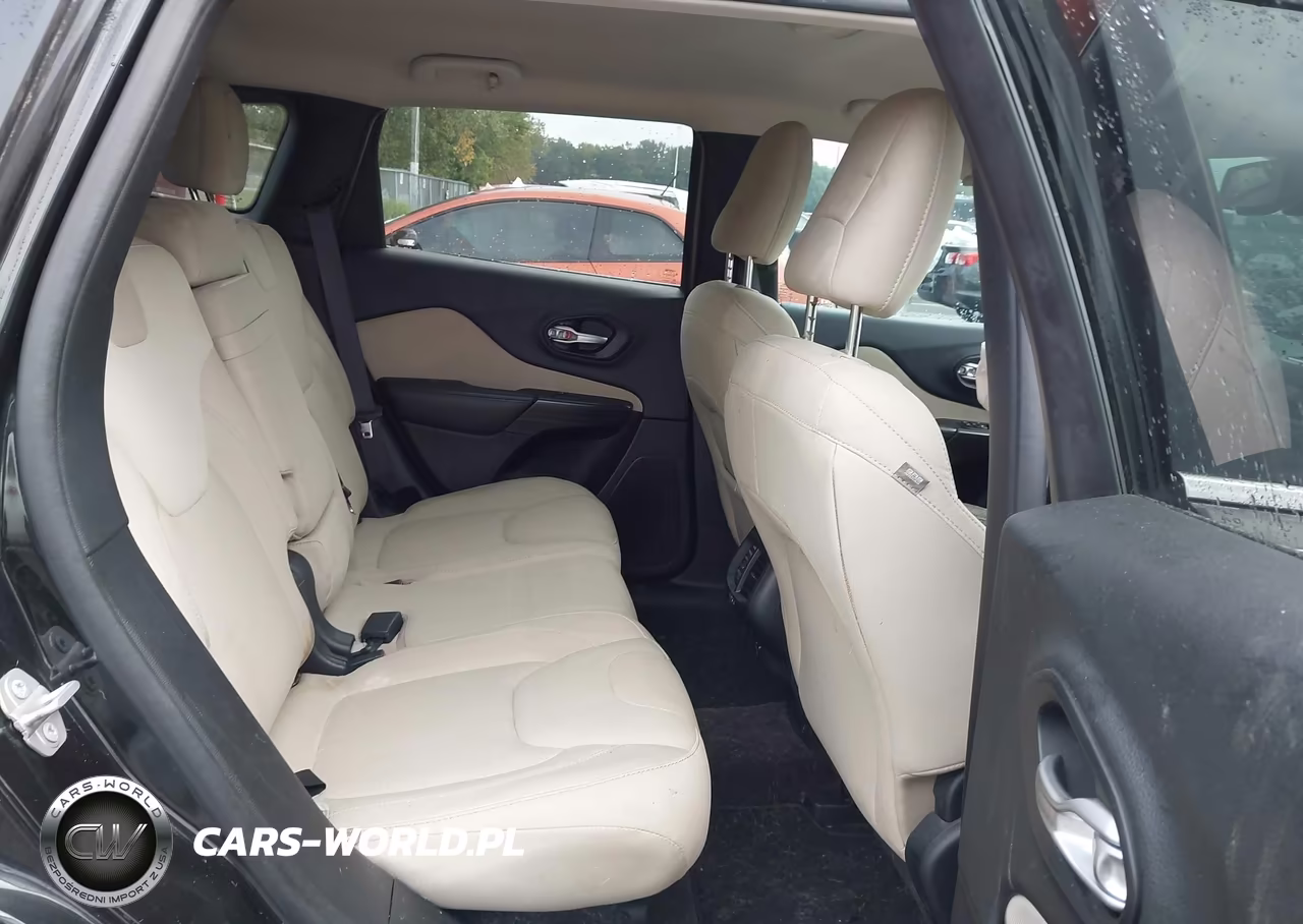 2016 Jeep Cherokee Latitude VIN:1C4PJLCB2GW230768 - 8