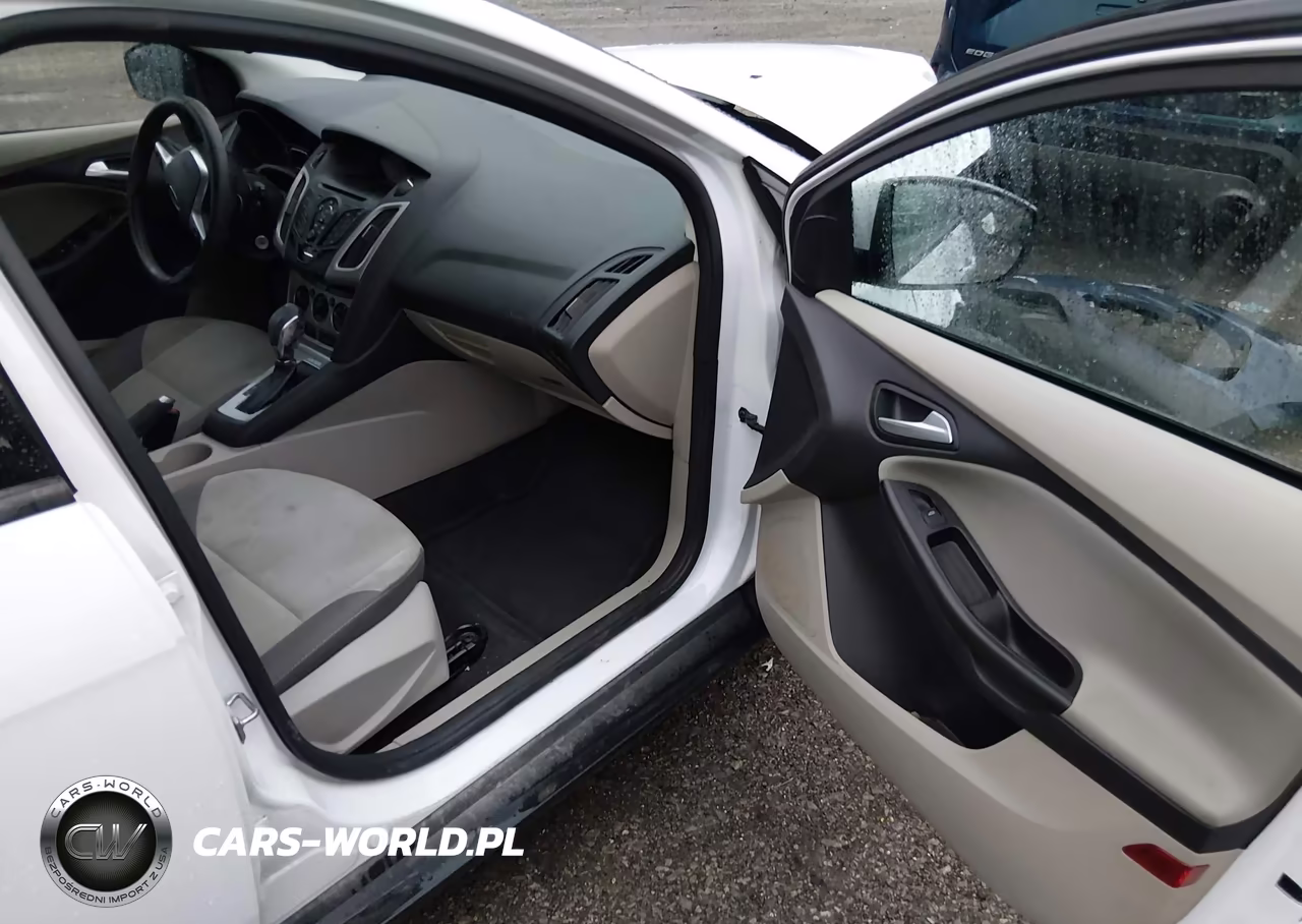 2014 Ford Focus Se VIN:1FADP3K28EL302371 - 5