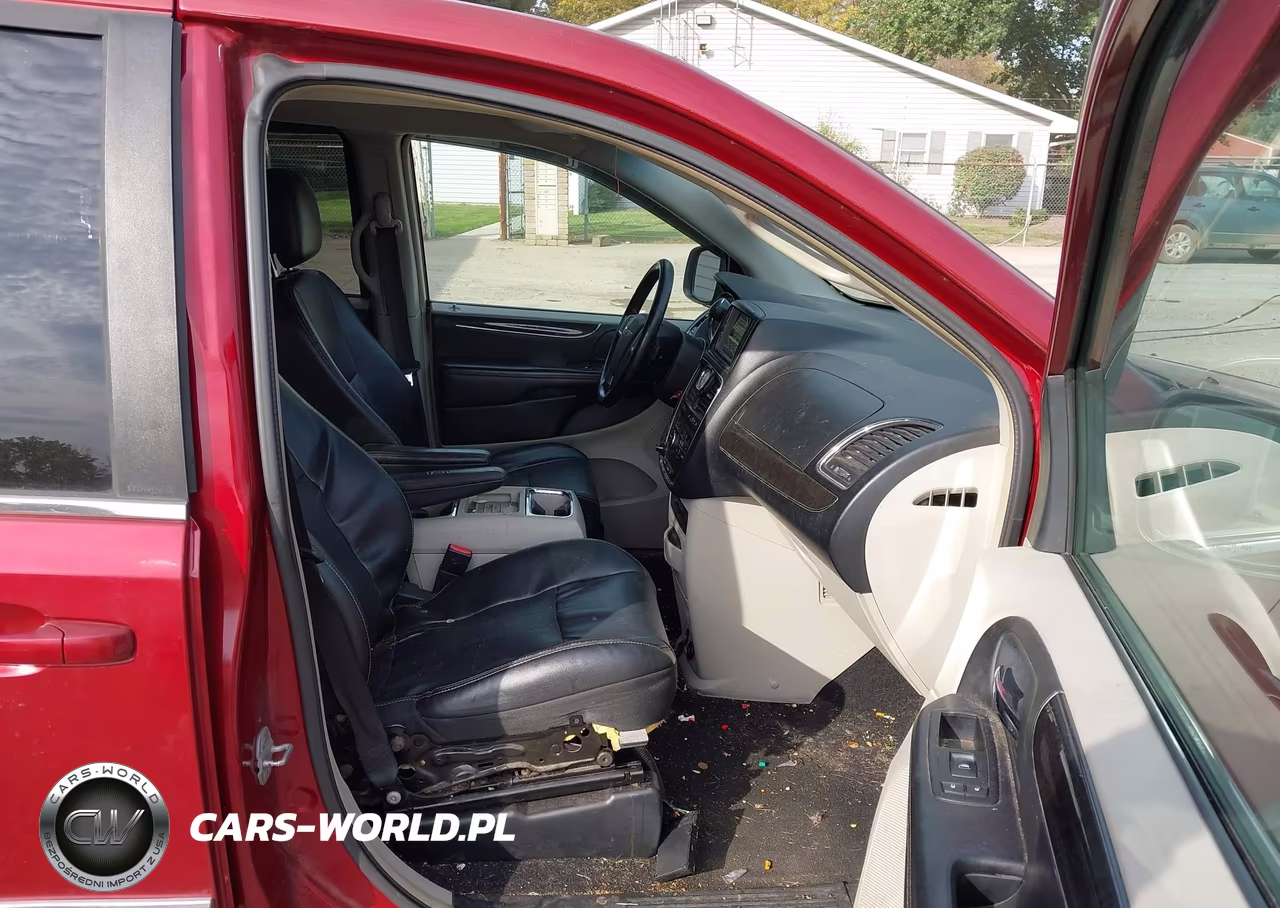 2011 Chrysler Town & Country Touring-L VIN:2A4RR8DG8BR612341 - 5