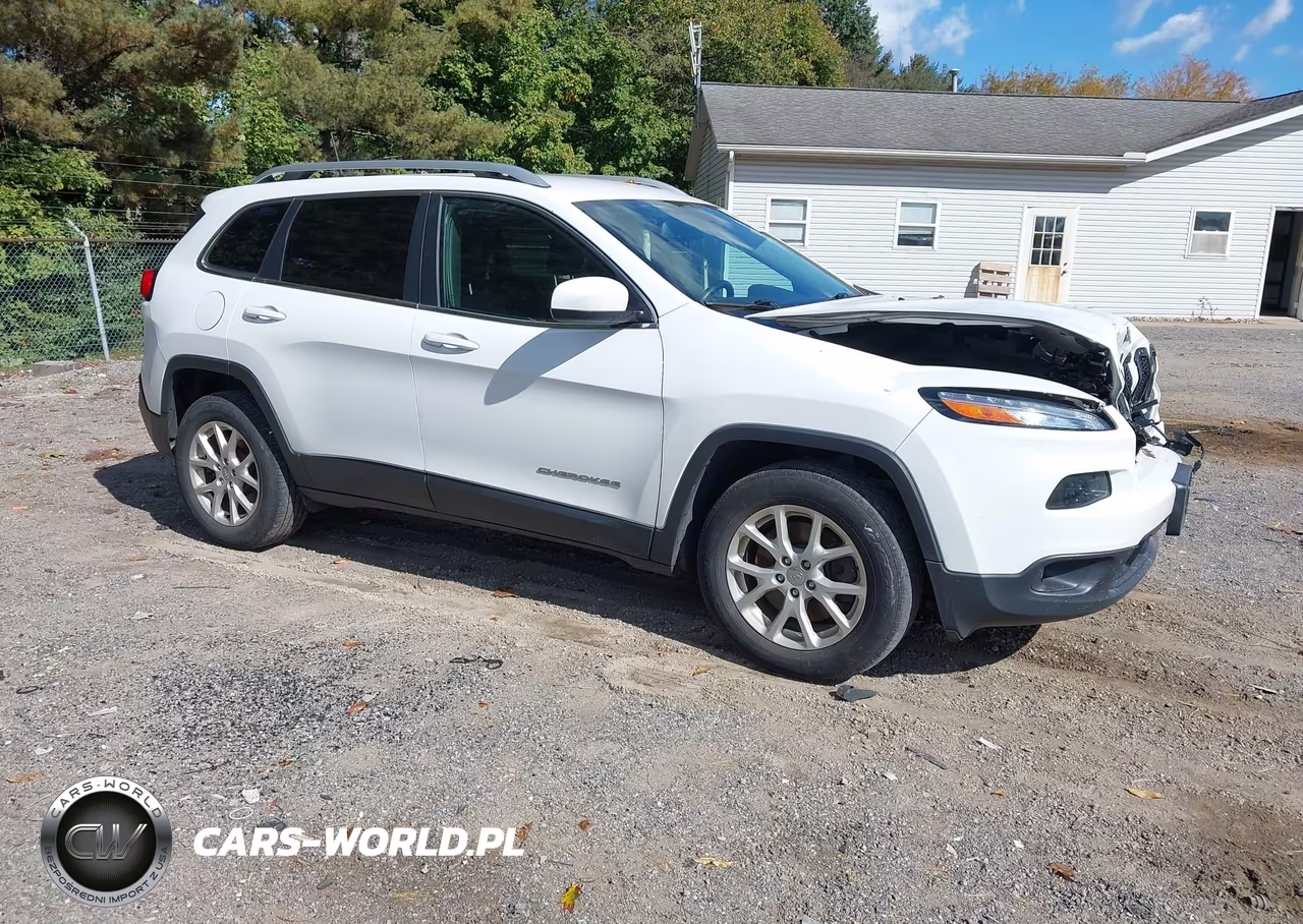 2017 Jeep Cherokee Latitude 4X4 VIN:1C4PJMCS3HW581986 - 1
