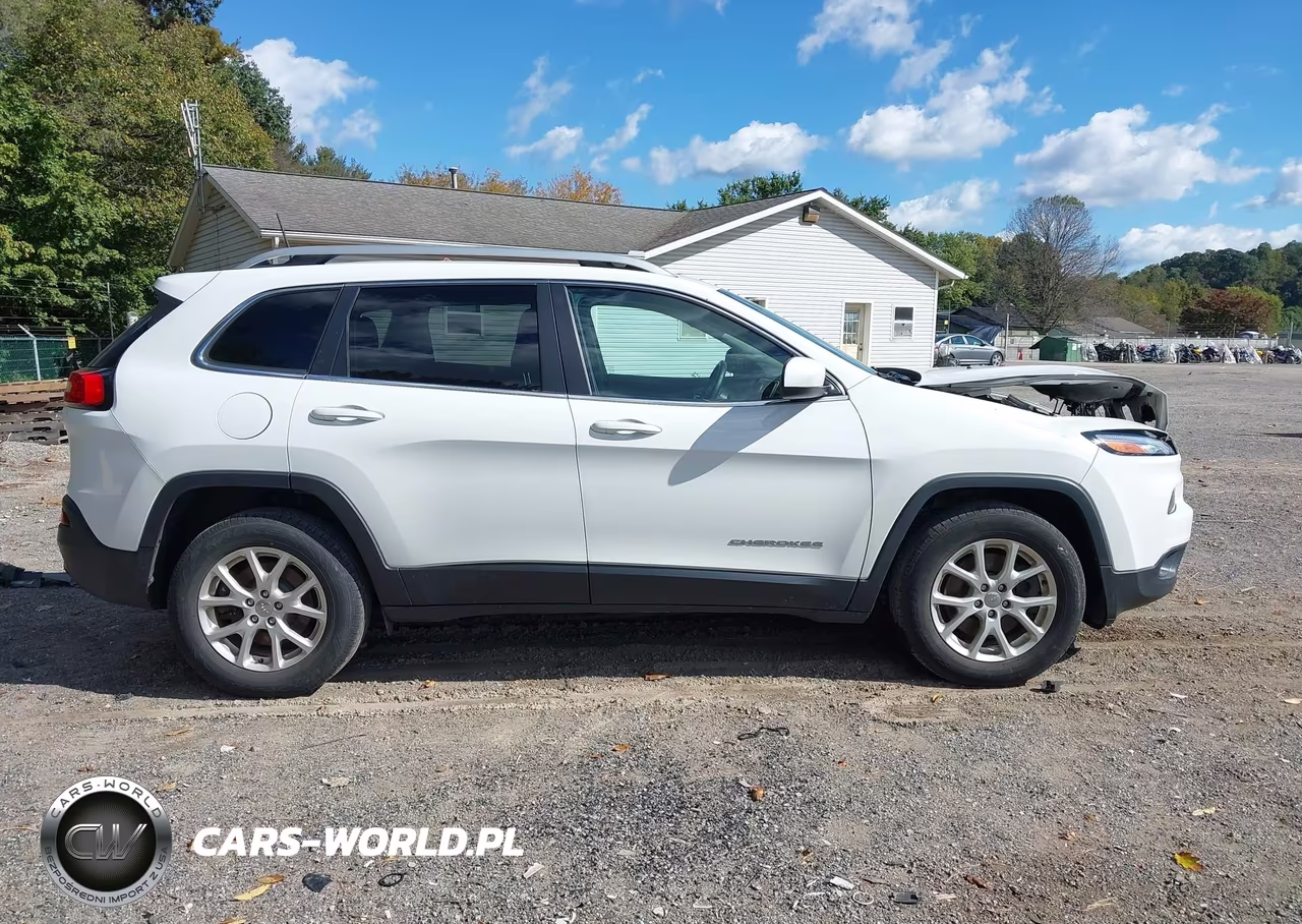 2017 Jeep Cherokee Latitude 4X4 VIN:1C4PJMCS3HW581986 - 14