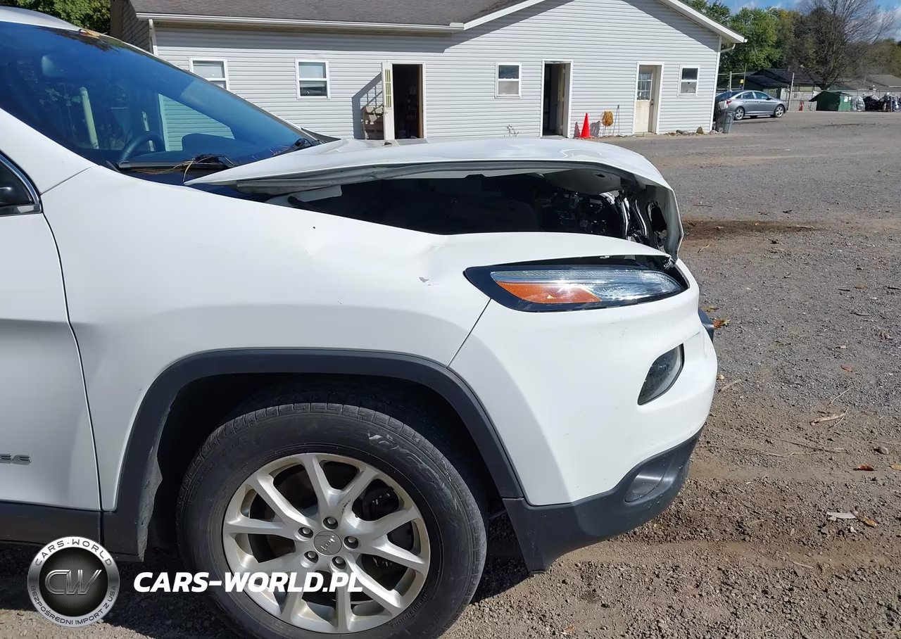 2017 Jeep Cherokee Latitude 4X4 VIN:1C4PJMCS3HW581986 - 19