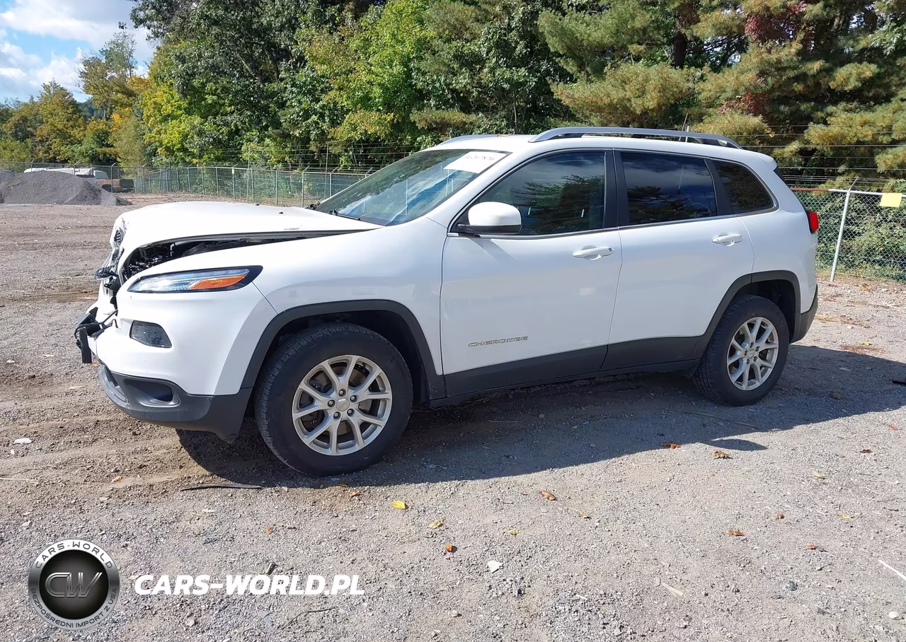2017 Jeep Cherokee Latitude 4X4 VIN:1C4PJMCS3HW581986 - 2