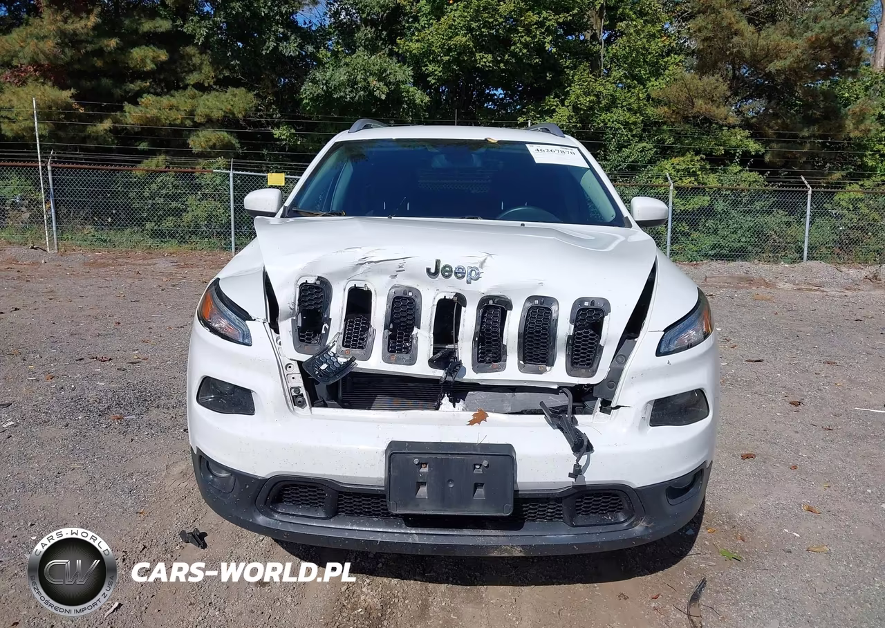 2017 Jeep Cherokee Latitude 4X4 VIN:1C4PJMCS3HW581986 - 6