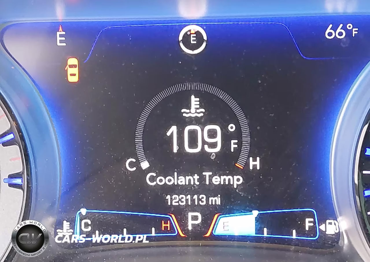 2015 Chrysler 300 300S VIN:2C3CCABTXFH845626 - 16
