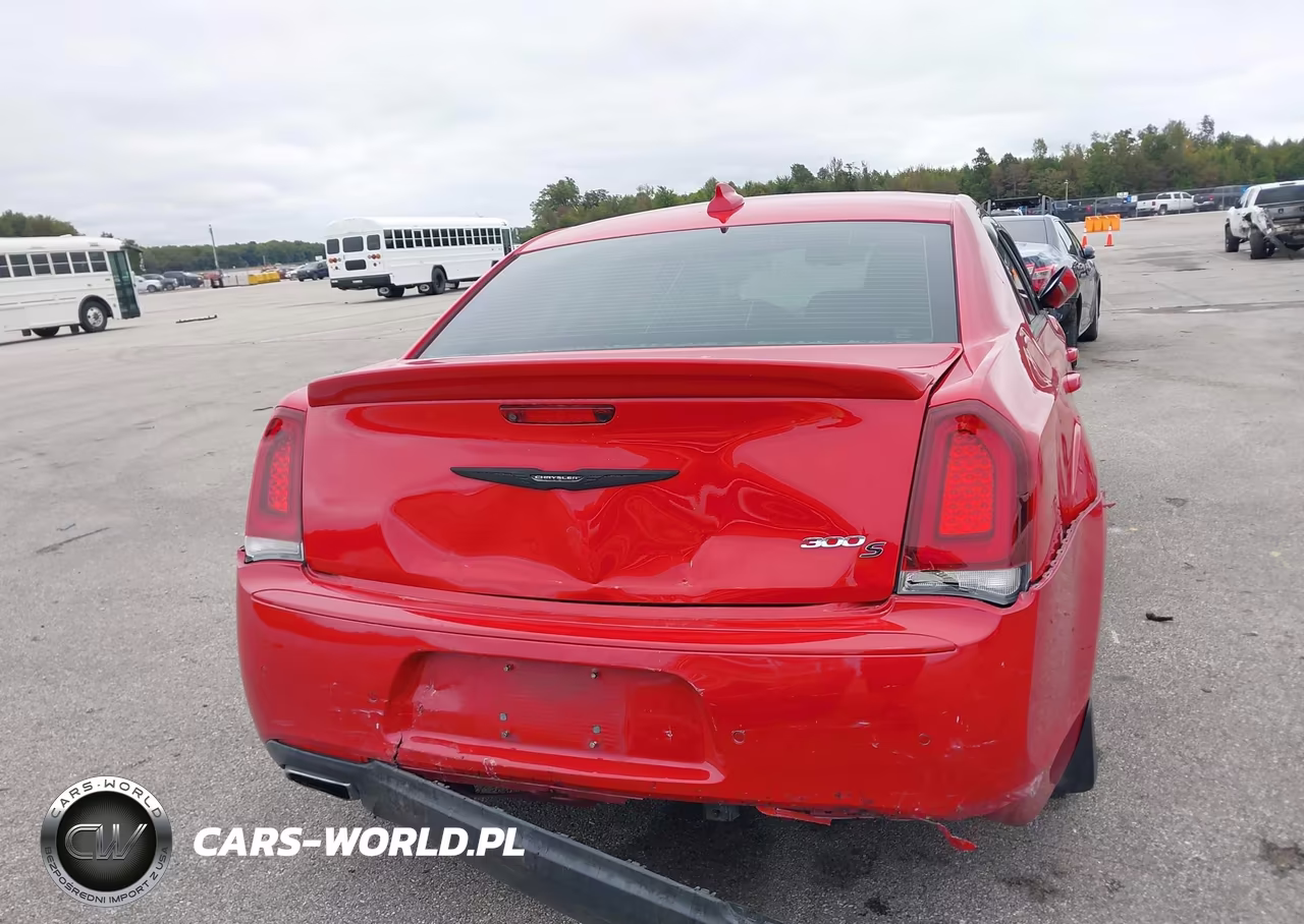 2015 Chrysler 300 300S VIN:2C3CCABTXFH845626 - 17