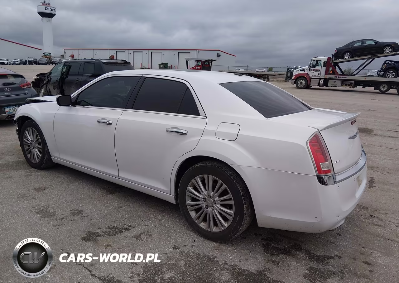 2012 Chrysler 300 Limited VIN:2C3CCAHG4CH183113 - 3