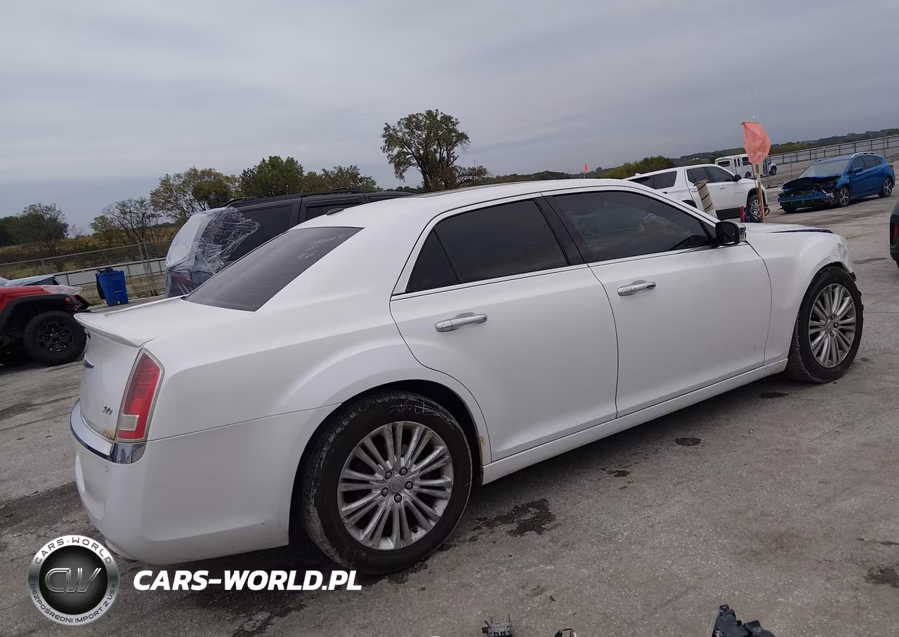 2012 Chrysler 300 Limited VIN:2C3CCAHG4CH183113 - 4