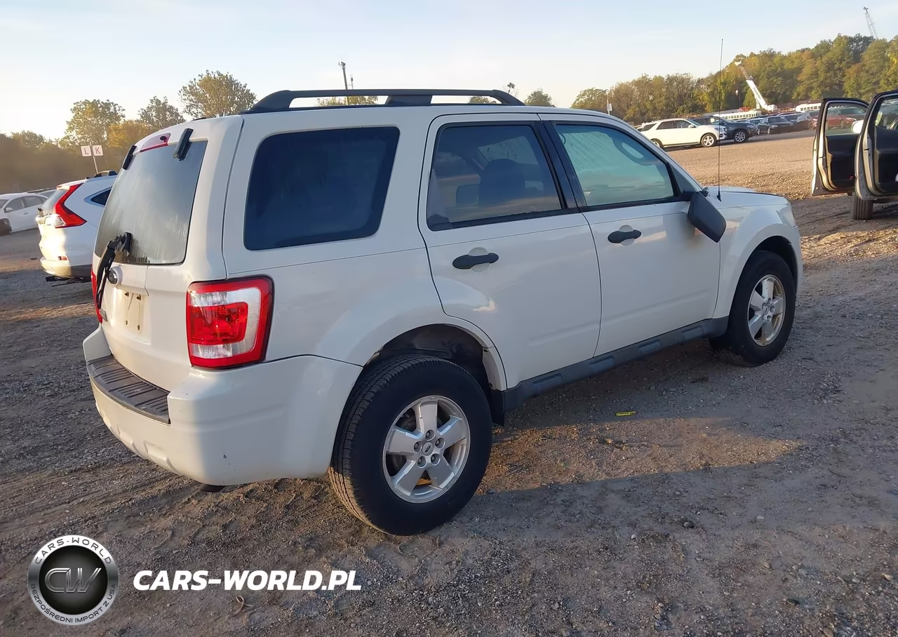 2009 Ford Escape Xlt VIN:1FMCU03779KA19300 - 4