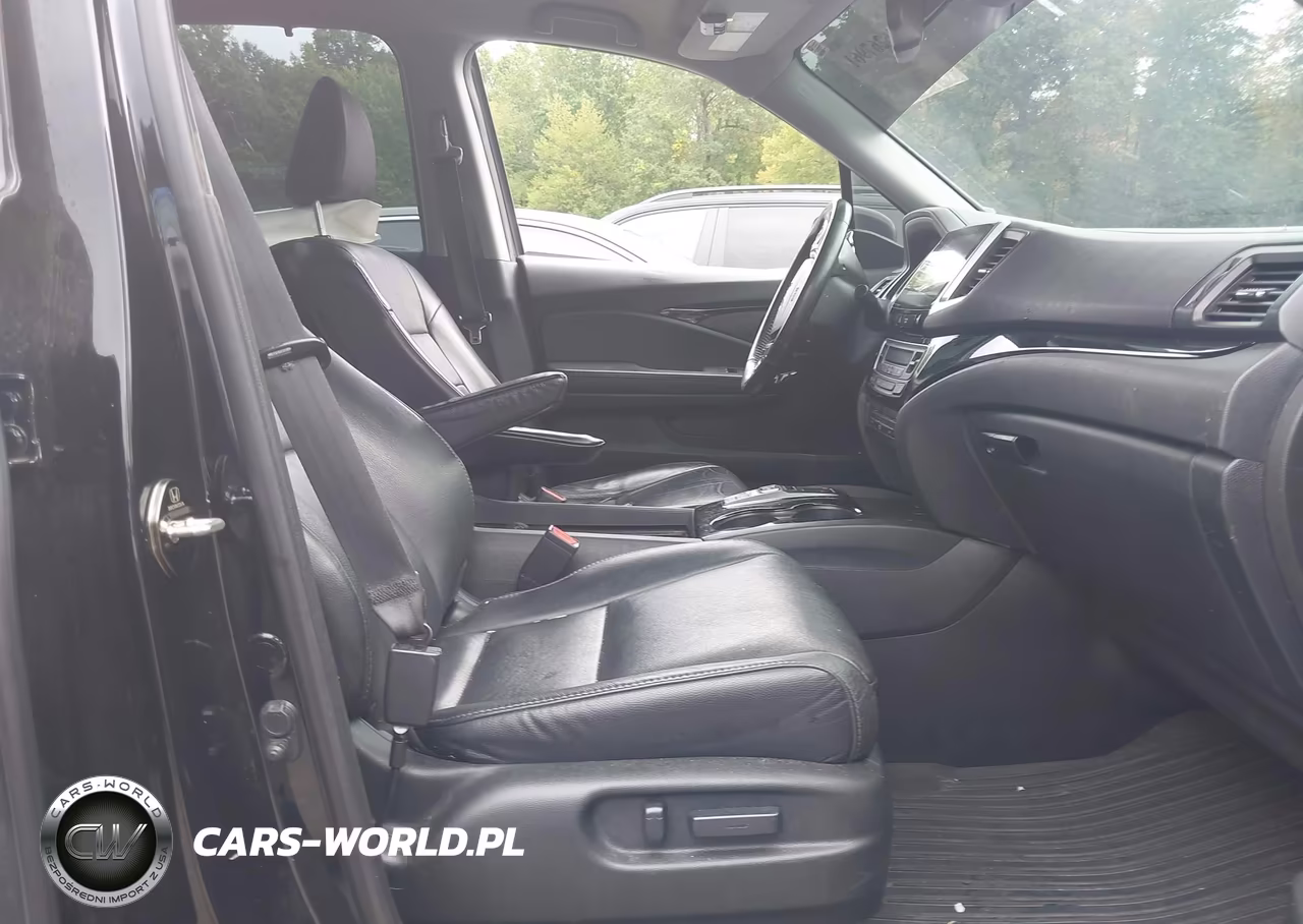 2018 Honda Pilot Touring VIN:5FNYF6H98JB030566 - 5