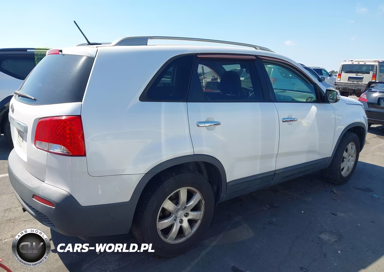 2011 Kia Sorento Lx VIN:5XYKT4A14BG090071 - 4
