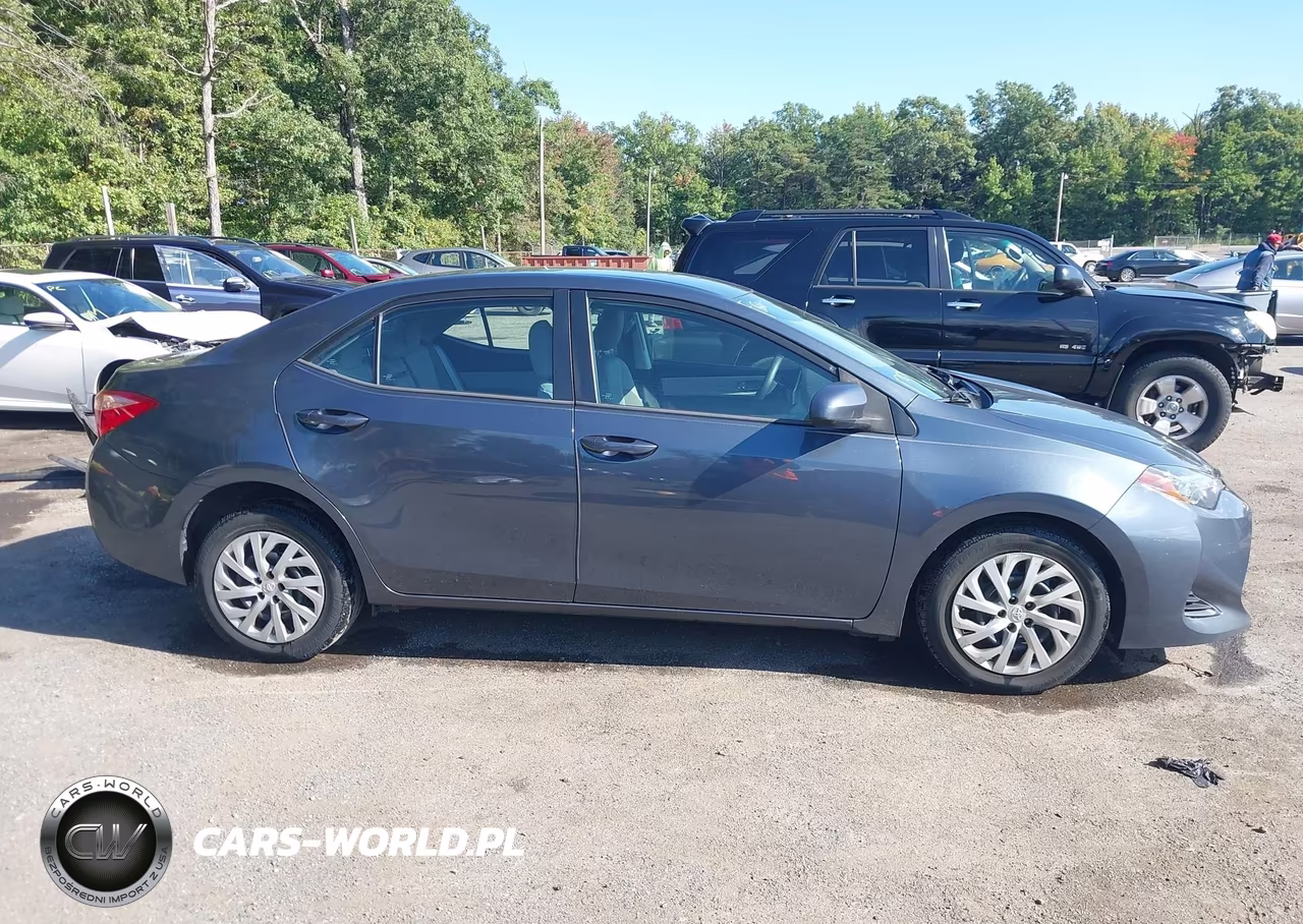 2019 Toyota Corolla Le VIN:2T1BURHE8KC181956 - 13