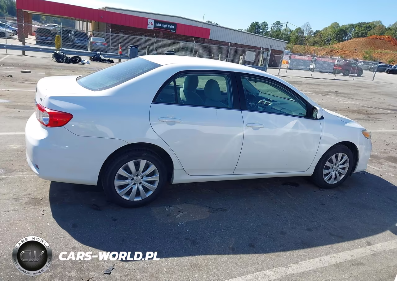 2013 Toyota Corolla Le VIN:5YFBU4EE4DP148981 - 13