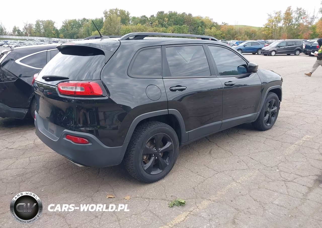 2015 Jeep Cherokee Latitude Altitude VIN:1C4PJMCSXFW750124 - 4