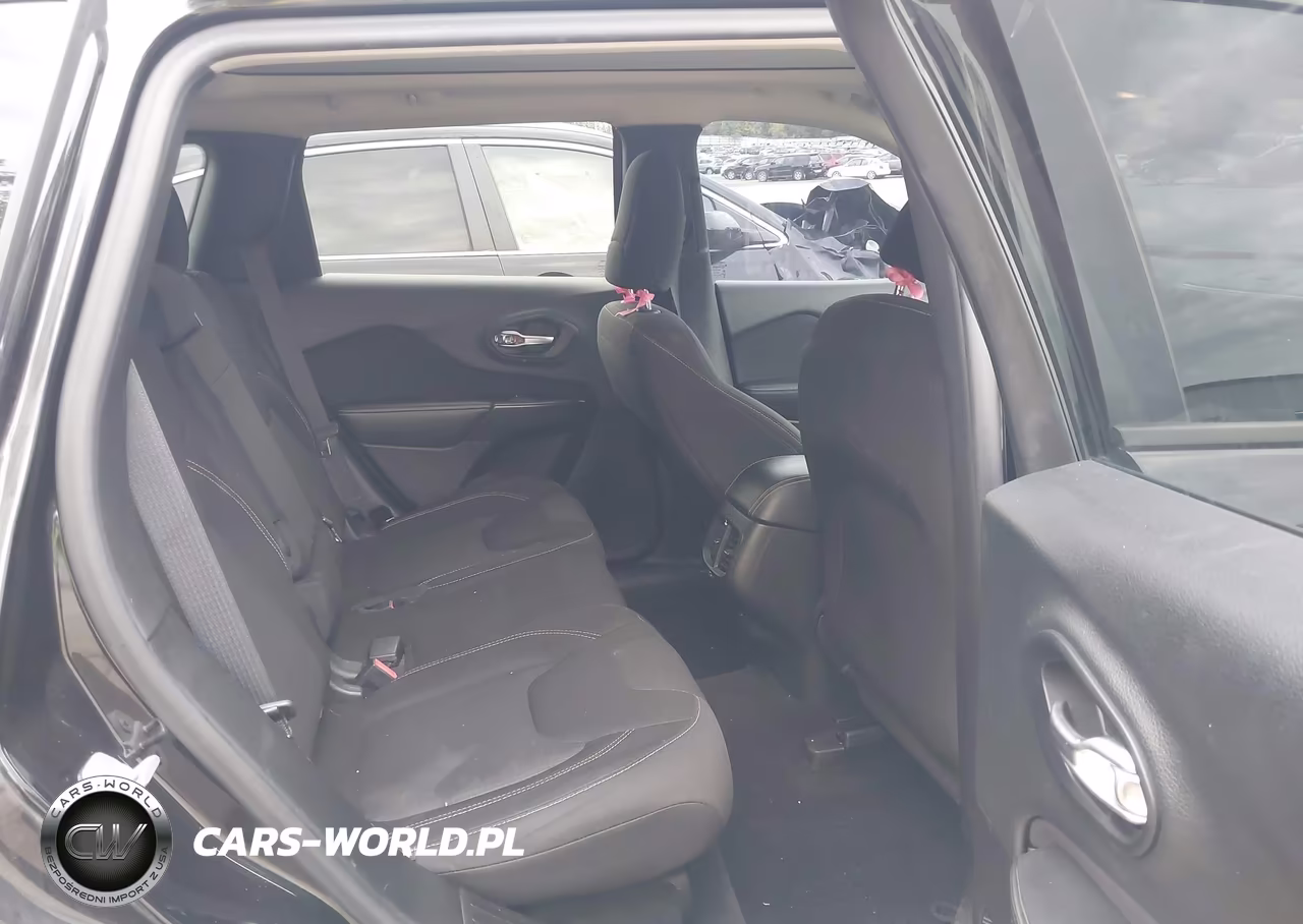 2015 Jeep Cherokee Latitude Altitude VIN:1C4PJMCSXFW750124 - 8