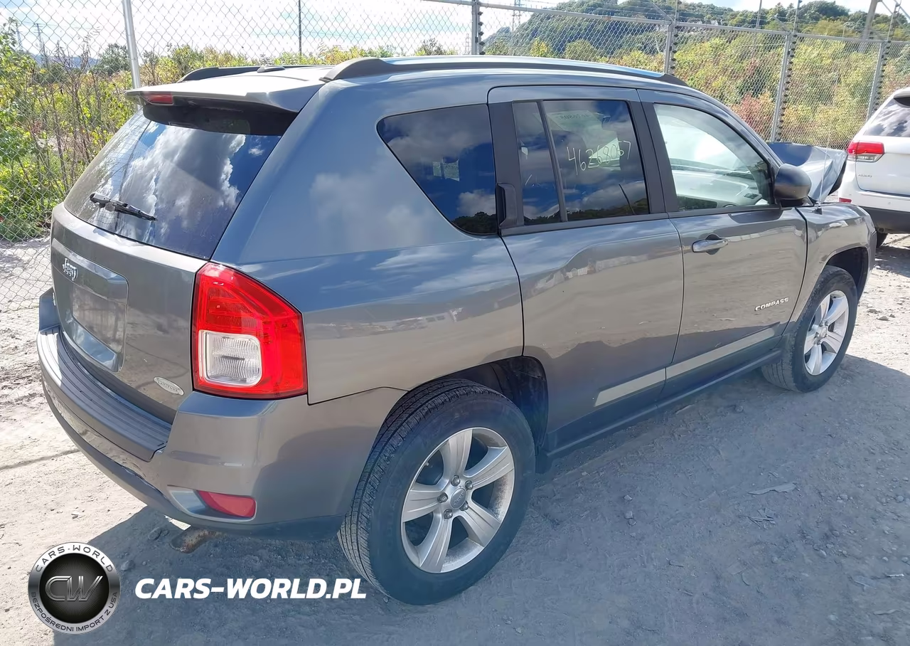 2012 Jeep Compass Latitude VIN:1C4NJDEB0CD624351 - 4