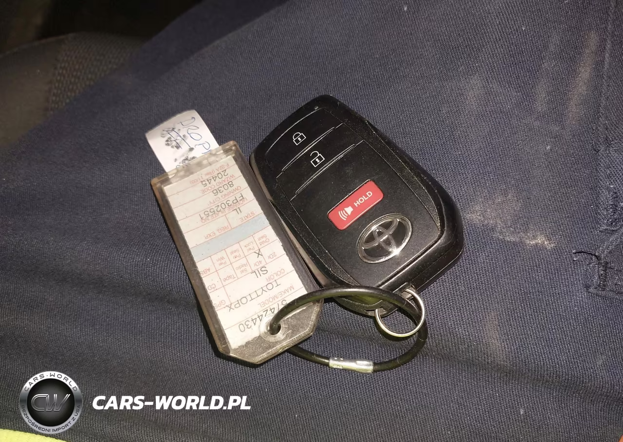 2025 Toyota Prius Le VIN:JTDACAAUXS3059724 - 11