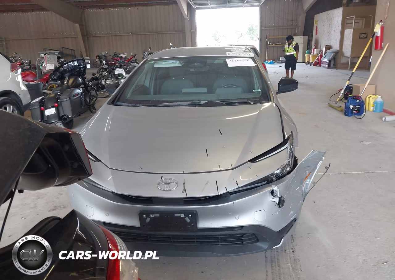 2025 Toyota Prius Le VIN:JTDACAAUXS3059724 - 12