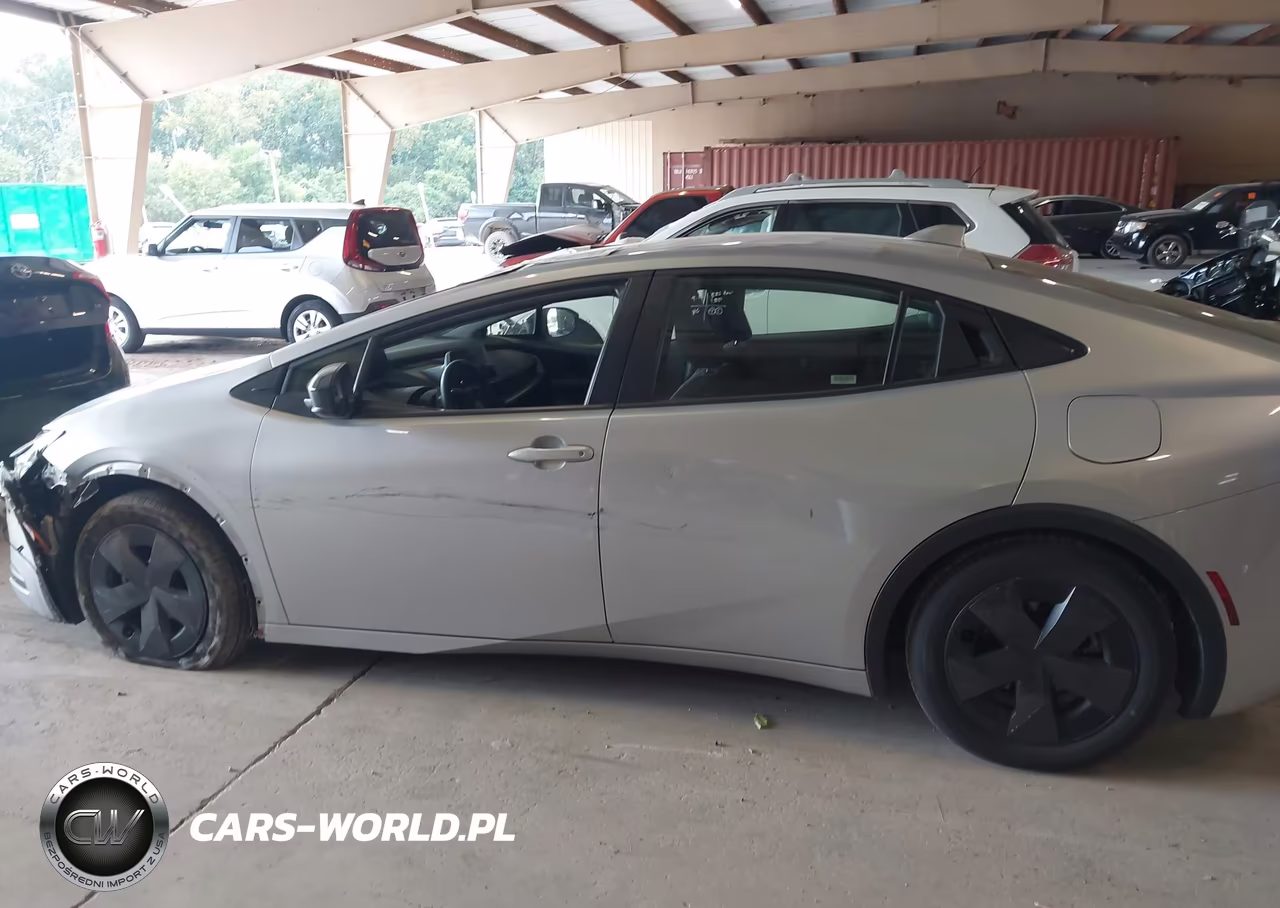 2025 Toyota Prius Le VIN:JTDACAAUXS3059724 - 14