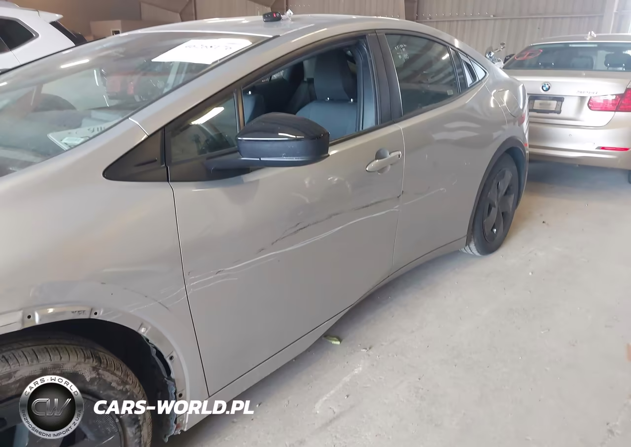 2025 Toyota Prius Le VIN:JTDACAAUXS3059724 - 17