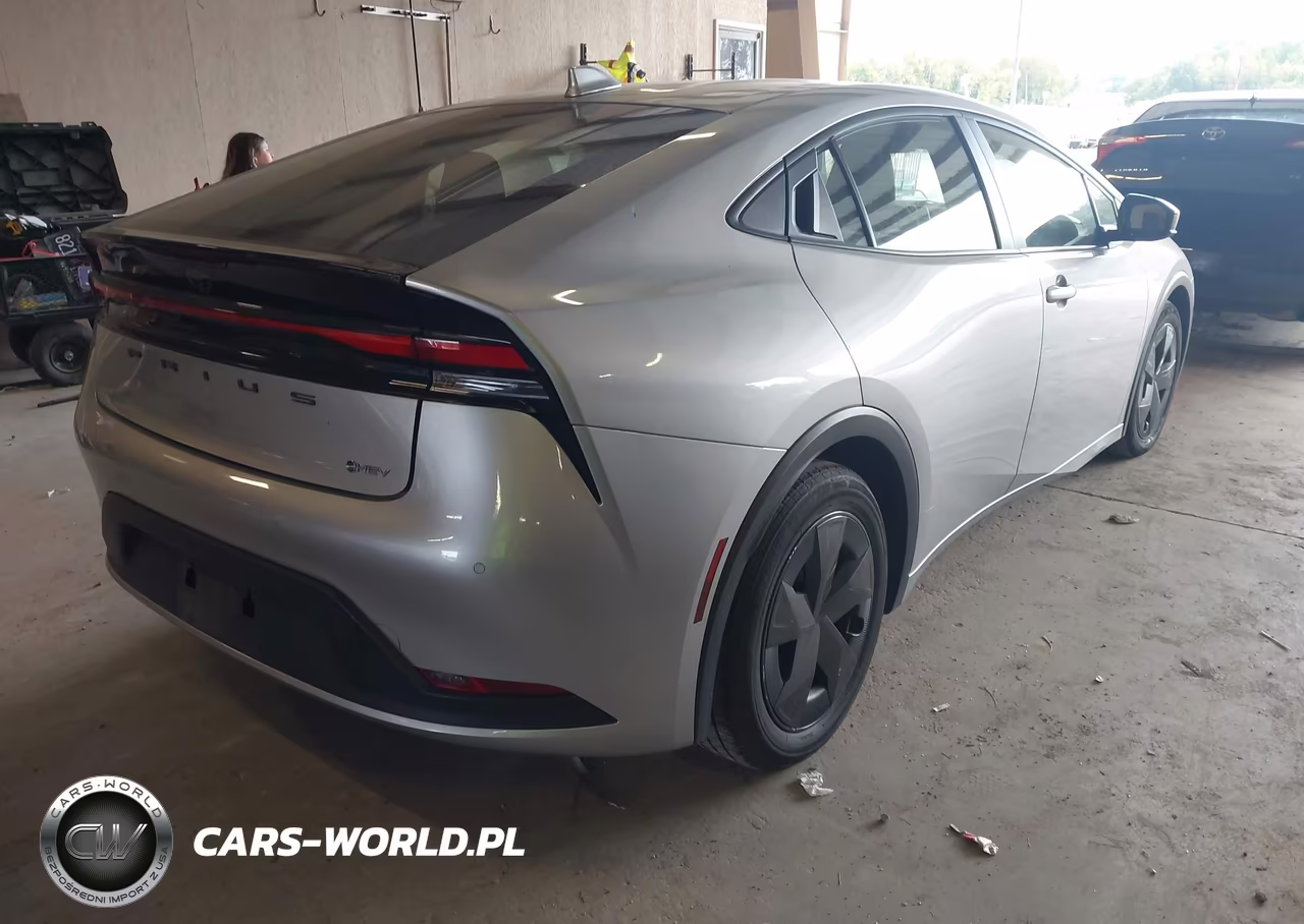 2025 Toyota Prius Le VIN:JTDACAAUXS3059724 - 4