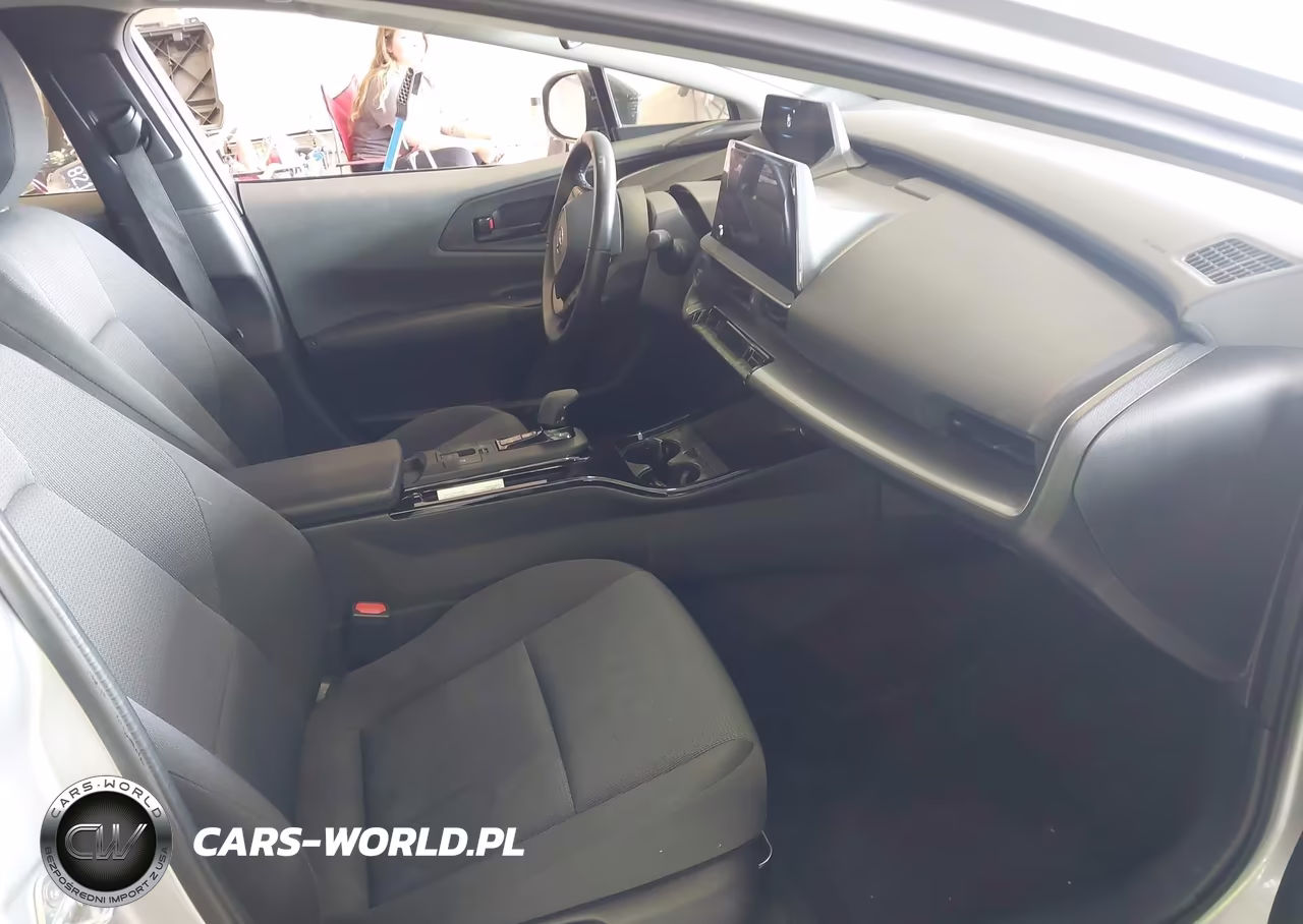 2025 Toyota Prius Le VIN:JTDACAAUXS3059724 - 5