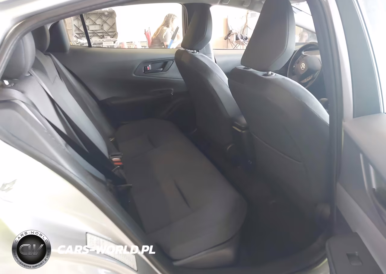 2025 Toyota Prius Le VIN:JTDACAAUXS3059724 - 8