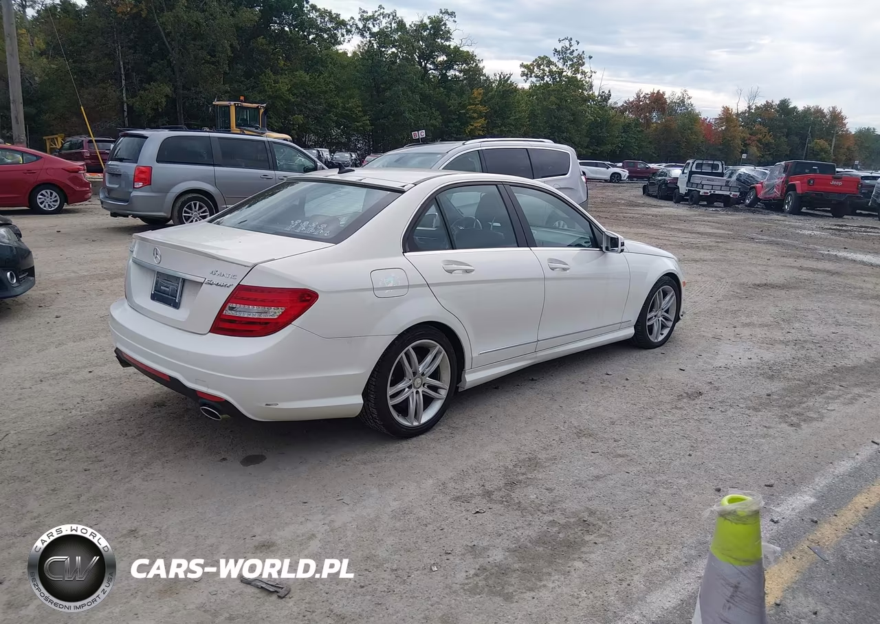 2012 Mercedes-Benz C 300 Sport 4Matic VIN:WDDGF8BB0CA710093 - 4