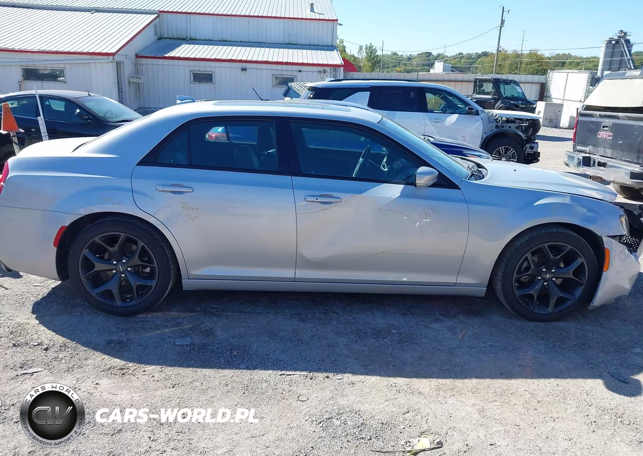 2023 Chrysler 300 300S VIN:2C3CCABG4PH654059 - 13