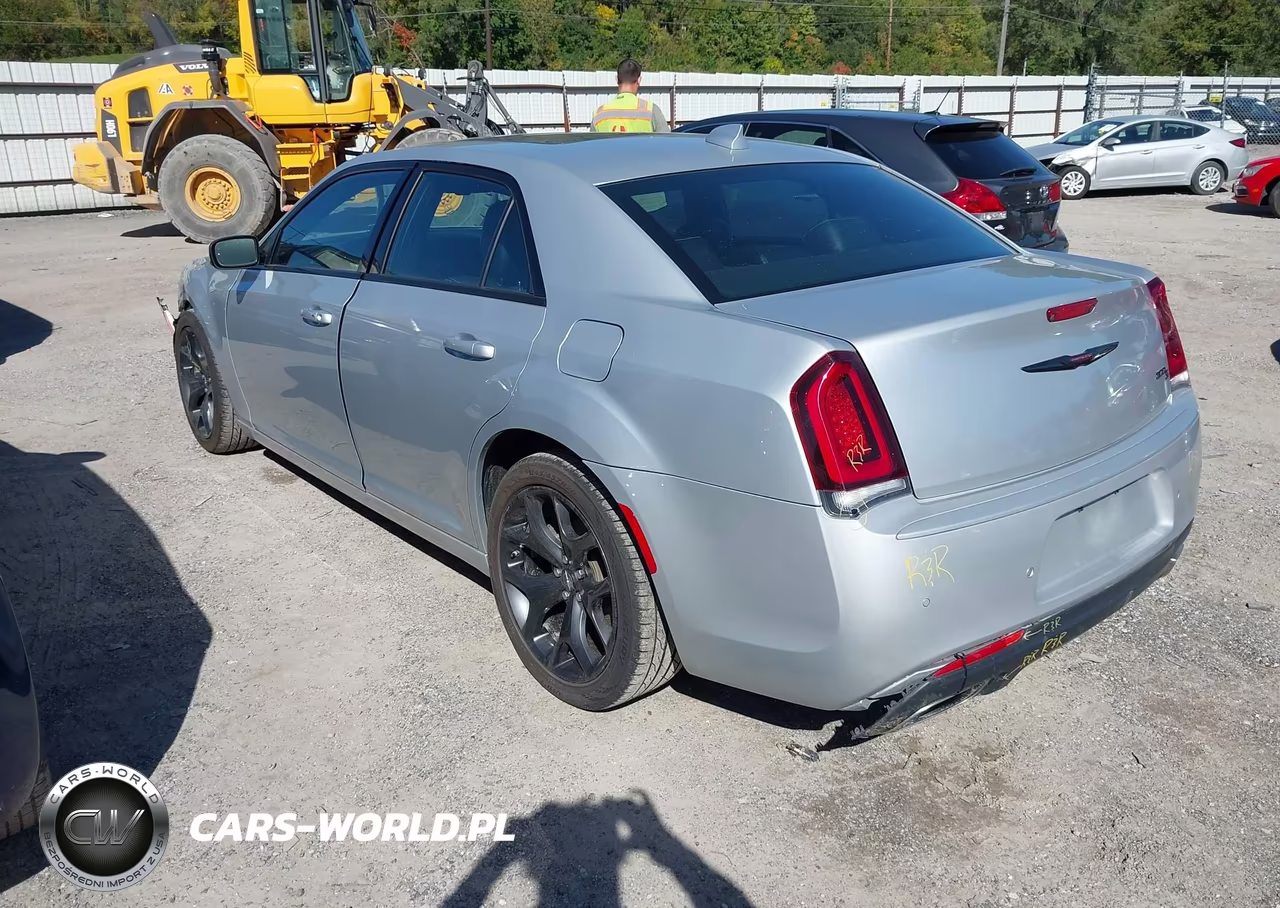 2023 Chrysler 300 300S VIN:2C3CCABG4PH654059 - 3