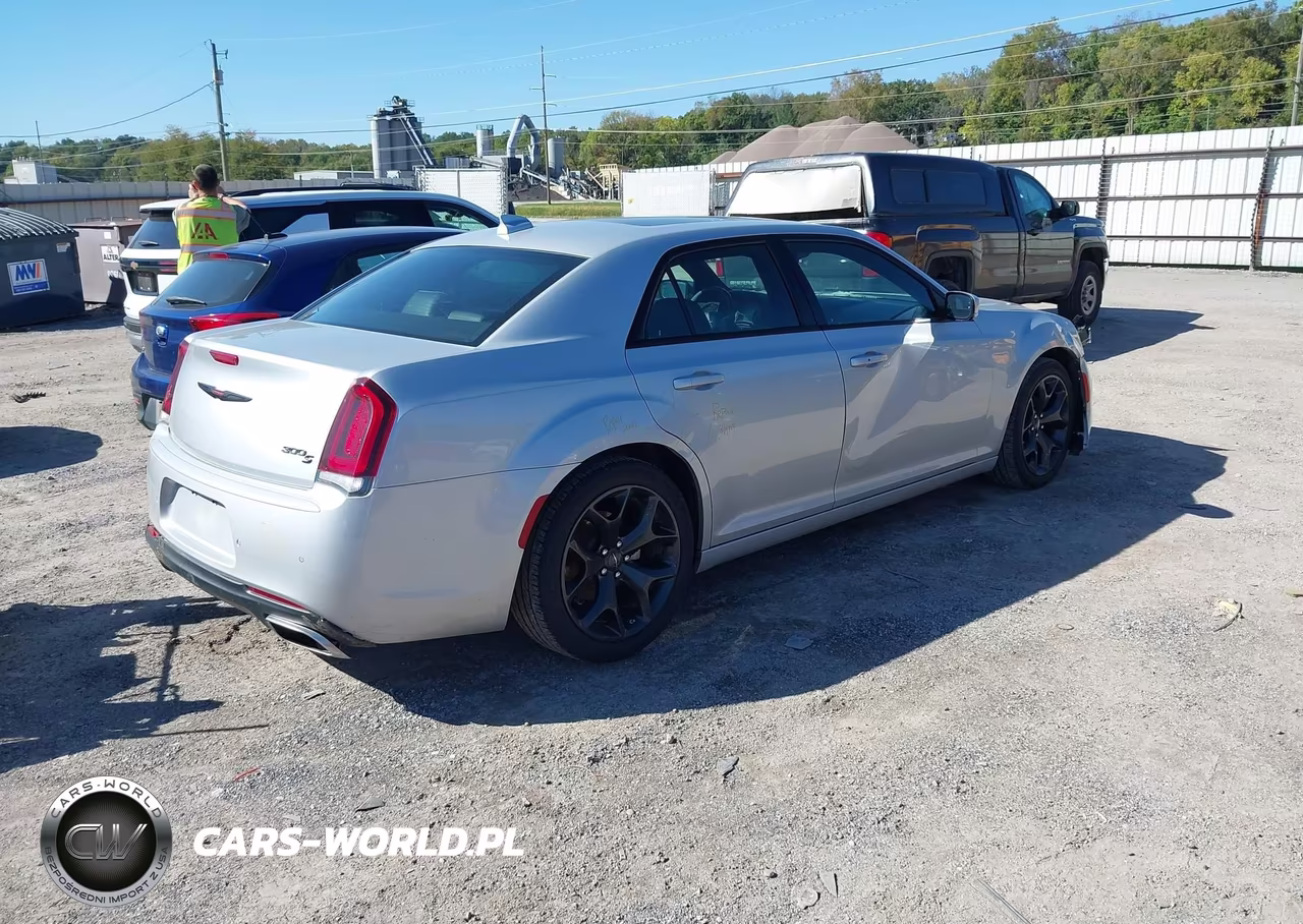 2023 Chrysler 300 300S VIN:2C3CCABG4PH654059 - 4