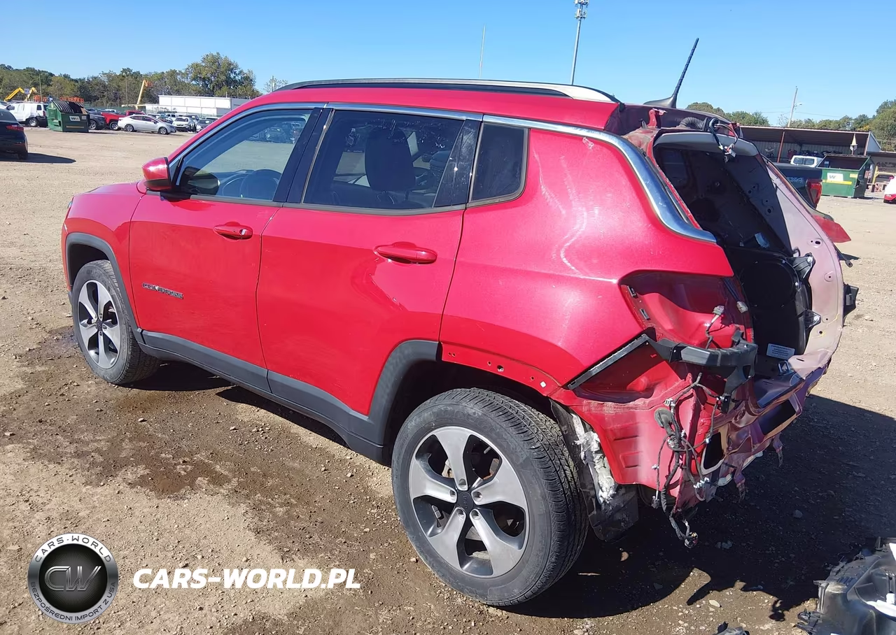 2019 Jeep Compass Latitude 4X4 VIN:3C4NJDBB6KT689332 - 3